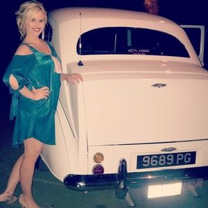 Davi & Dani gorgeous cold shoulder dress